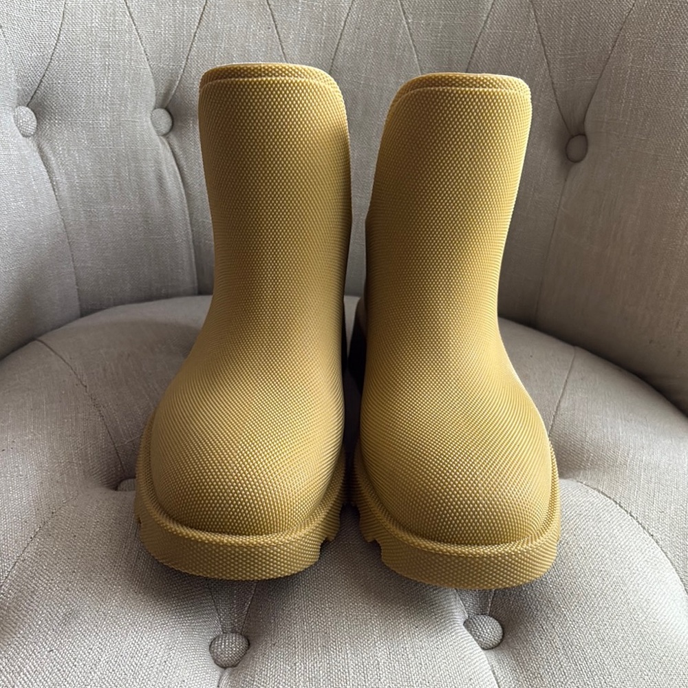 Authentic Burberry Textured Ankle Boots - Picture 7 of 11